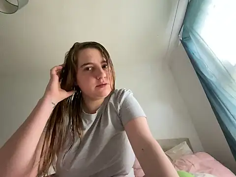 Snapshot of EvieRoseex chatting on October 2025 09:43:01 AM EvieRoseex online show from October 2025 09:43:01 AM