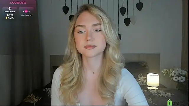 Snapshot of TheVanessaMaes chatting on October 2025 08:09:02 PM TheVanessaMaes online show from October 2025 08:09:02 PM