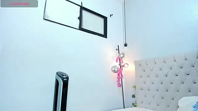 Victoria Coleman online show from October 2025 07:27:01 PM