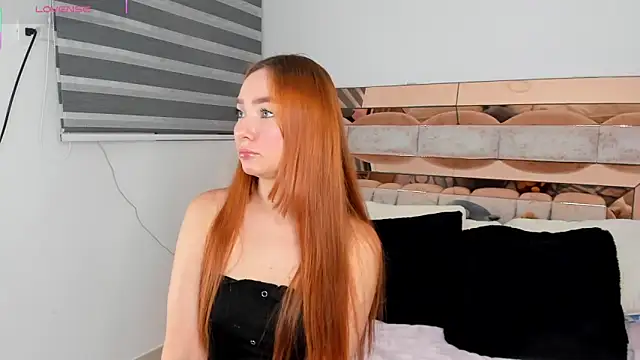 Snapshot of CamiiLovers chatting on October 2025 01:27:02 AM CamiiLovers online show from October 2025 01:27:02 AM