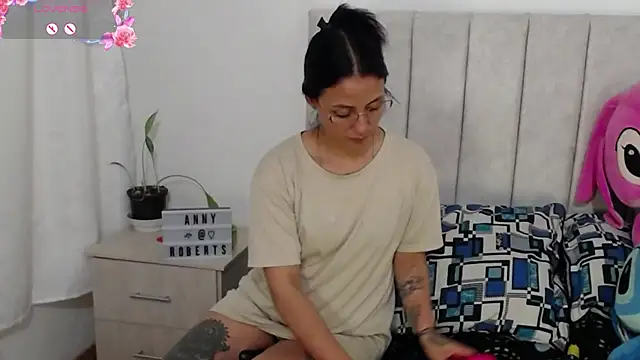 Snapshot of anny_roberts chatting on October 2025 11:11:01 AM anny roberts online show from October 2025 11:11:01 AM