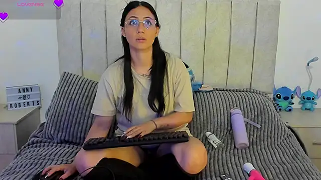 Snapshot of anny_roberts chatting on November 2025 11:21:02 PM anny roberts online show from November 2025 11:21:02 PM