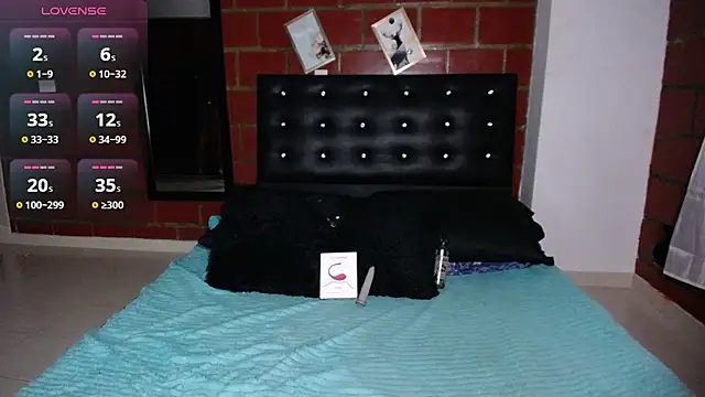 Snapshot of michelleoliver chatting on December 2024 01:36:01 AM michelleoliver online show from December 2024 01:36:01 AM