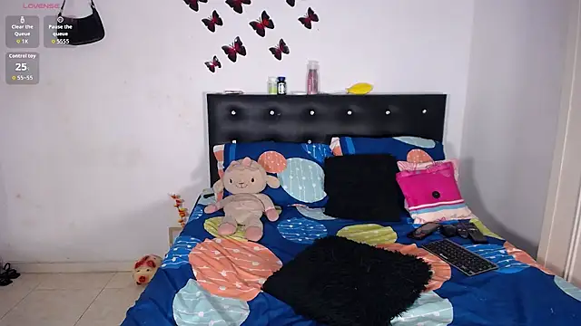 Snapshot of michelleoliver chatting on November 2025 10:27:01 AM michelleoliver online show from November 2025 10:27:01 AM