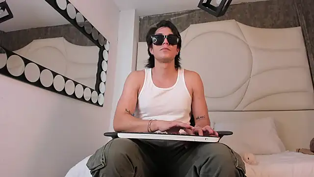 Snapshot of Karimferrer chatting on September 2025 07:19:02 PM Karimferrer online show from September 2025 07:19:02 PM