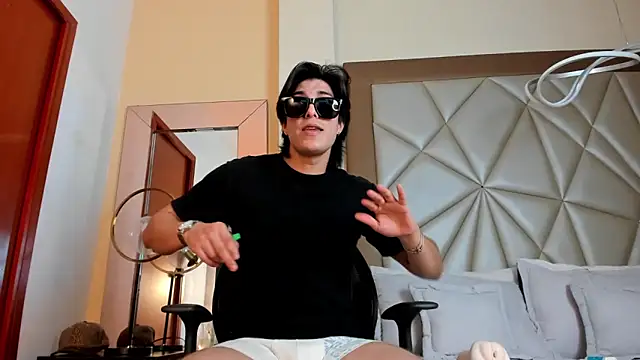 Snapshot of Karimferrer chatting on October 2025 07:42:02 PM Karimferrer online show from October 2025 07:42:02 PM