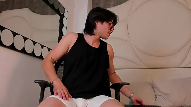 Snapshot of Karimferrer chatting on October 2025 11:02:01 PM Karimferrer online show from October 2025 11:02:01 PM