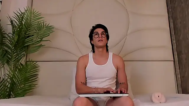 Snapshot of Karimferrer chatting on October 2025 08:06:02 PM Karimferrer online show from October 2025 08:06:02 PM