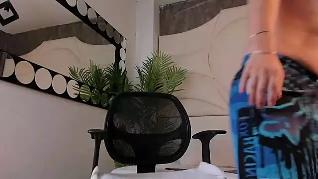 Snapshot of Karimferrer chatting on October 2025 07:33:02 PM Karimferrer online show from October 2025 07:33:02 PM