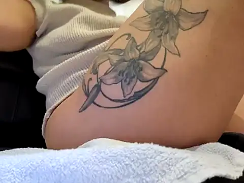 Snapshot of sweethotmilf888 chatting on November 2025 08:47:01 AM sweethotmilf888 online show from November 2025 08:47:01 AM