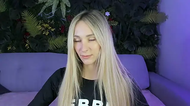 Snapshot of Horny_Blond chatting on October 2025 08:04:01 AM Horny Blond online show from October 2025 08:04:01 AM