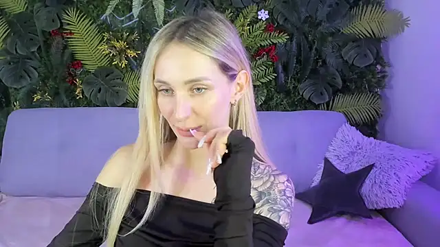 Snapshot of Horny_Blond chatting on November 2025 09:11:01 AM Horny Blond online show from November 2025 09:11:01 AM