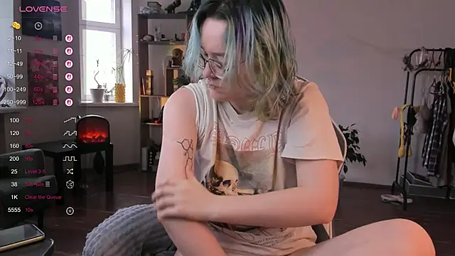 alisahug online show from October 2025 04:42:01 AM