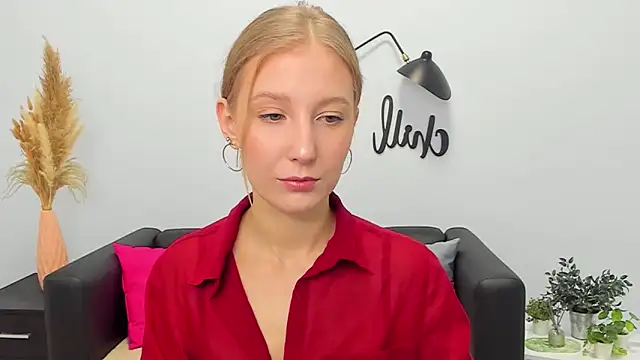 Snapshot of LolaWilsons chatting on November 2025 07:22:01 AM LolaWilsons online show from November 2025 07:22:01 AM