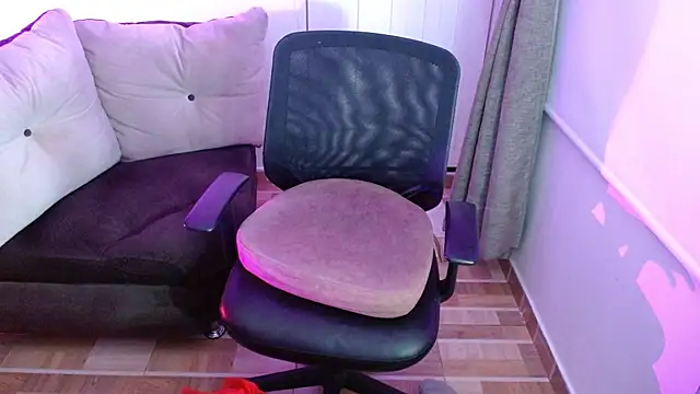 Snapshot of milfrousse chatting on October 2025 10:02:02 AM milfrousse online show from October 2025 10:02:02 AM