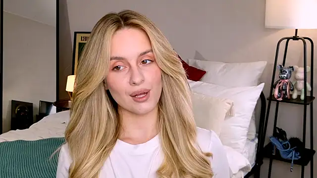 RozzitaBedberry online show from October 2025 01:14:01 PM