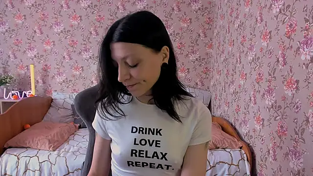 Snapshot of Lolly_Haze chatting on November 2025 04:43:02 AM Lolly Haze online show from November 2025 04:43:02 AM