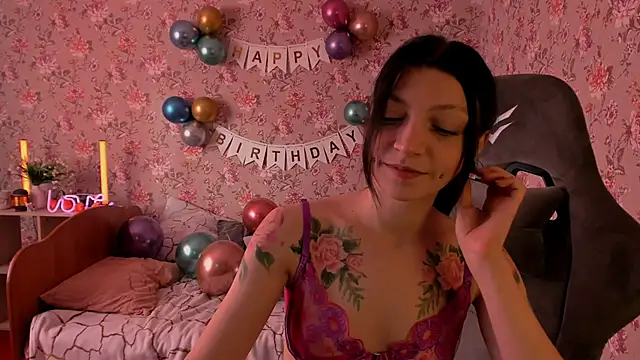 Snapshot of Lolly_Haze chatting on November 2025 04:12:02 AM Lolly Haze online show from November 2025 04:12:02 AM