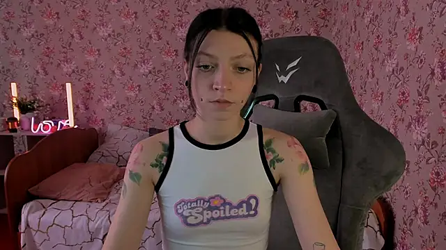 Snapshot of Lolly_Haze chatting on November 2025 04:23:02 AM Lolly Haze online show from November 2025 04:23:02 AM