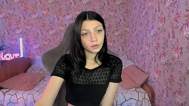 Snapshot of Lolly_Haze chatting on December 2025 04:29:01 AM Lolly Haze online show from December 2025 04:29:01 AM