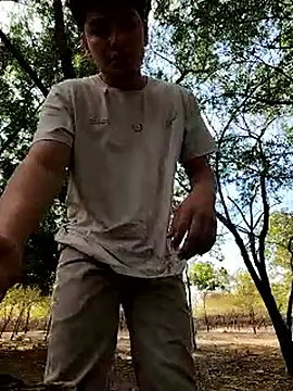 Snapshot of _Ottis_ chatting on October 2025 08:38:02 PM Ottis online show from October 2025 08:38:02 PM