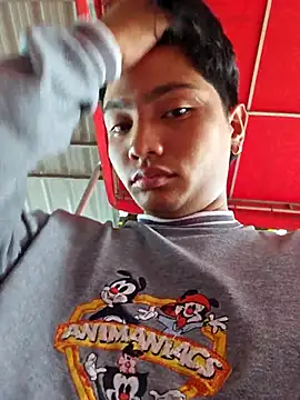 Snapshot of _Ottis_ chatting on October 2025 06:49:02 PM Ottis online show from October 2025 06:49:02 PM