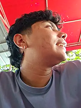 Snapshot of _Ottis_ chatting on October 2025 07:01:02 PM Ottis online show from October 2025 07:01:02 PM