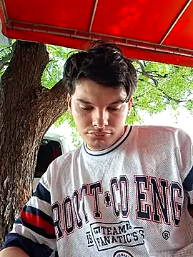 Snapshot of _Ottis_ chatting on October 2025 07:36:02 PM Ottis online show from October 2025 07:36:02 PM