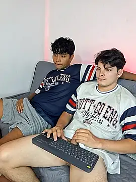 Snapshot of _Ottis_ chatting on October 2025 12:01:02 AM Ottis online show from October 2025 12:01:02 AM