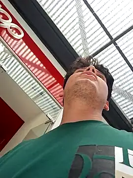 Snapshot of _Ottis_ chatting on October 2025 03:46:02 PM Ottis online show from October 2025 03:46:02 PM