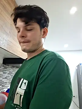 Snapshot of _Ottis_ chatting on October 2025 11:04:02 PM Ottis online show from October 2025 11:04:02 PM