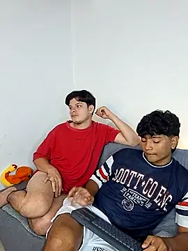 Snapshot of _Ottis_ chatting on October 2025 12:08:02 AM Ottis online show from October 2025 12:08:02 AM