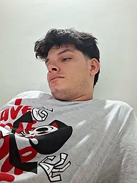 Snapshot of _Ottis_ chatting on October 2025 11:28:02 PM Ottis online show from October 2025 11:28:02 PM