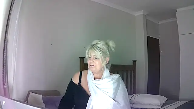 Snapshot of Miahotmilf chatting on December 2024 09:09:02 PM Miahotmilf online show from December 2024 09:09:02 PM