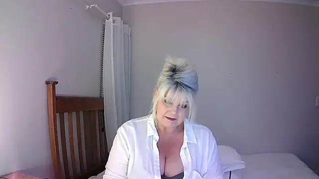 Snapshot of Miahotmilf chatting on January 2025 07:49:02 PM Miahotmilf online show from January 2025 07:49:02 PM