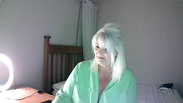 Snapshot of Miahotmilf chatting on February 2025 07:11:01 PM Miahotmilf online show from February 2025 07:11:01 PM