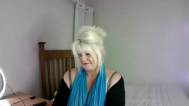 Snapshot of Miahotmilf chatting on March 2025 06:21:02 PM Miahotmilf online show from March 2025 06:21:02 PM