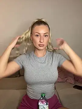 Snapshot of belle98 chatting on September 2025 07:19:02 PM belle98 online show from September 2025 07:19:02 PM