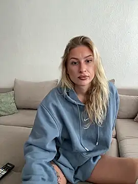 Snapshot of belle98 chatting on October 2025 01:37:01 PM belle98 online show from October 2025 01:37:01 PM