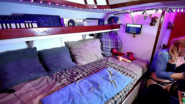 Snapshot of Honeykiss23 chatting on January 2025 07:20:02 PM Honeykiss23 online show from January 2025 07:20:02 PM