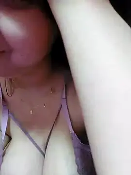 Snapshot of LoNa-daloua chatting on January 2025 12:12:01 AM LoNa-daloua online show from January 2025 12:12:01 AM