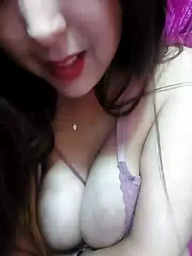 Snapshot of LoNa-daloua chatting on January 2025 06:31:01 PM LoNa-daloua online show from January 2025 06:31:01 PM