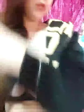 Snapshot of LoNa-daloua chatting on February 2025 06:24:02 PM LoNa-daloua online show from February 2025 06:24:02 PM