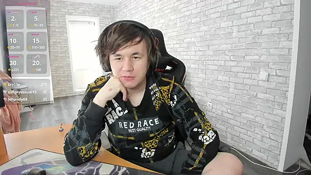 iliaskrislove online show from March 2025 08:51:01 AM