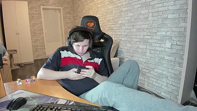 iliaskrislove online show from March 2025 03:35:02 PM