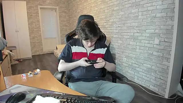 iliaskrislove online show from March 2025 02:15:02 AM