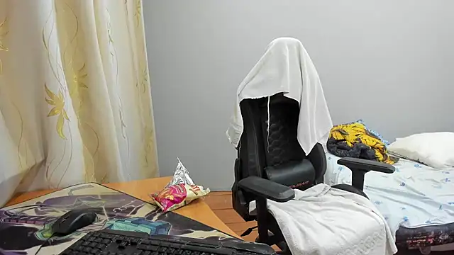 iliaskrislove online show from October 2025 02:45:02 PM