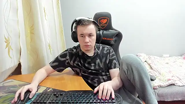 iliaskrislove online show from November 2025 01:06:01 AM