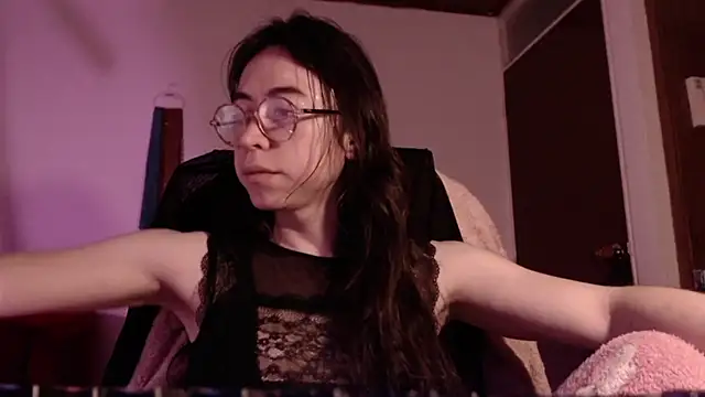 Snapshot of emily_pearl_ chatting on October 2025 10:45:01 AM emily pearl online show from October 2025 10:45:01 AM