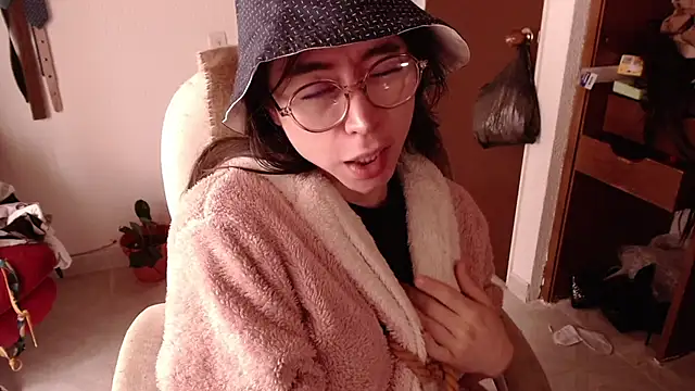 Snapshot of emily_pearl_ chatting on October 2025 01:47:02 PM emily pearl online show from October 2025 01:47:02 PM